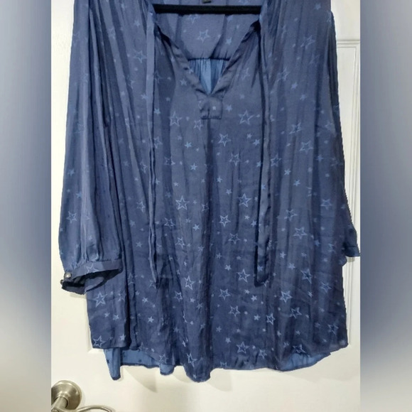 Torrid Peasant Blouse - Charmeuse Jacquard Star Navy in Size 3 / 22-24 - Picture 6 of 15